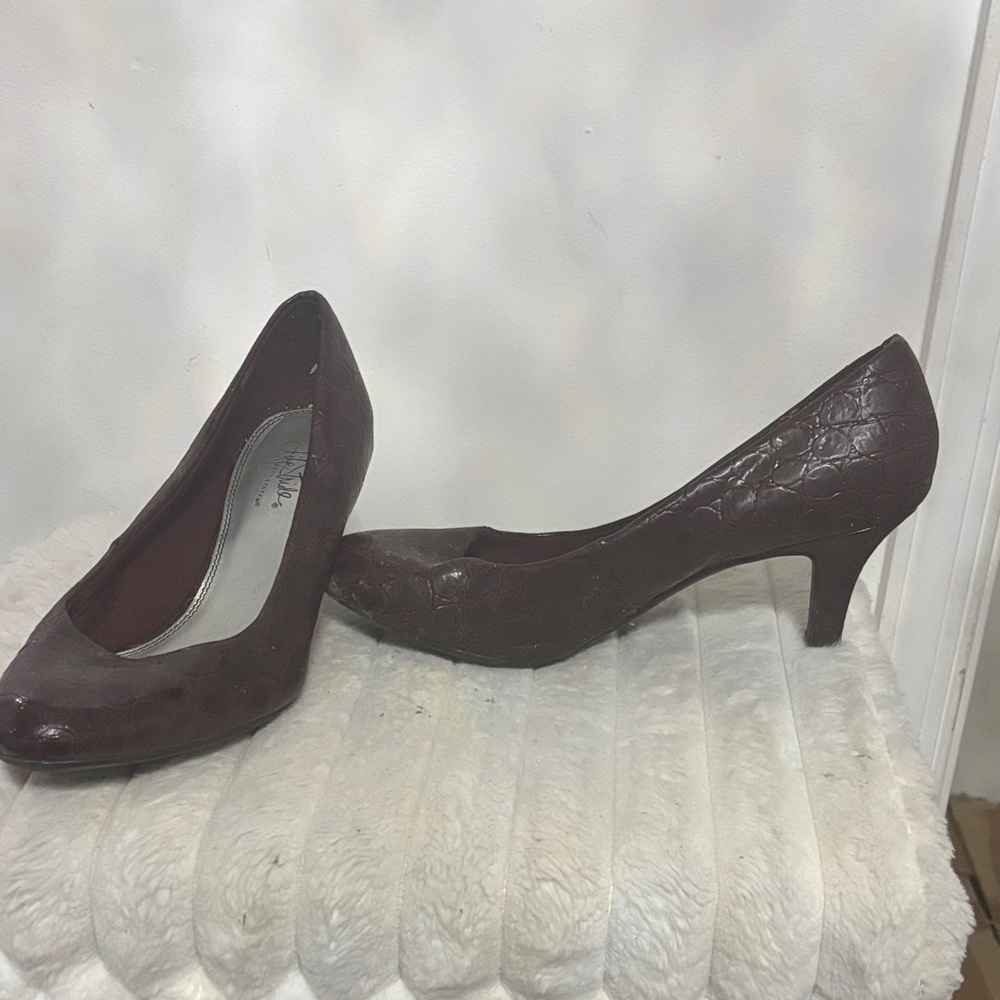 Life Stride Textured deep burgundy/black Heels